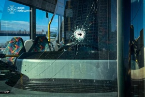 Удар по трасі під Києвом: загинув водій шатлу військового меморіального кладовища