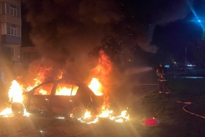 Російські дрони вдарили по цивільному транспорту в Сумах, є постраждалий