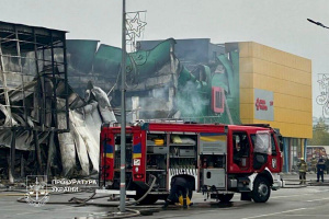 У Києві пошкоджений ТРЦ Retail Park Почайна через російський удар