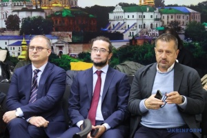 Polska i ukraińska pamięć o zbrodniach sowieckich krzyżują się w Bykowni i Piatichatkach – dyplomata

