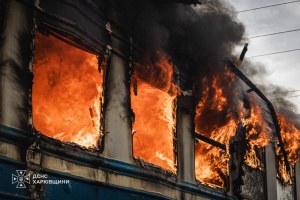 У Харкові через російський удар загорілася електричка
