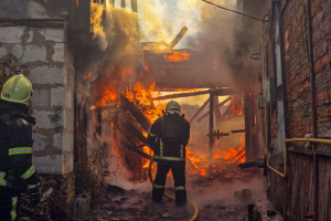 На Сумщині внаслідок російських атак спалахнули пожежі, одна людина поранена