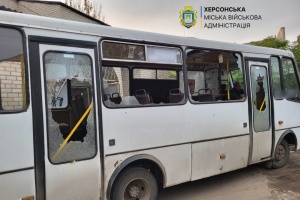 У лікарні Херсона помер чоловік, поранений внаслідок удару РФ по маршрутному таксі