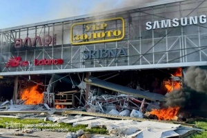 Військові РФ повторно вдарили по торговельному центру у Запоріжжі