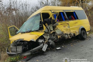 На Тернопільщині зіткнулися авто і автобус, одна людина загинула, дев'ятеро травмовані