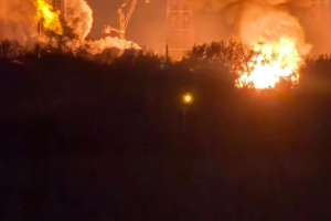 In Region Tula brennt nach Drohnenangriff Chemiewerk „Azot“