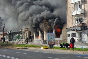 Guerre en Ukraine : deux filles de 15 ans lors d'une frappe russe sur le centre-ville de Tchernihiv, 23 personnes blessées 