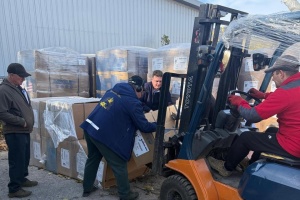 Для збереження зібраного урожаю аграрії Донеччини отримали 179 зернових рукавів