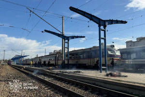 Повітряні сили показали уламки російського реактивного дрона, який вдарив по вокзалу у Дніпрі