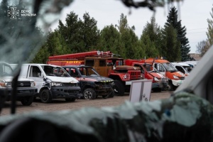 У ДСНС показали норвезькій делегації пошкоджену ворожою атакою техніку рятувальників