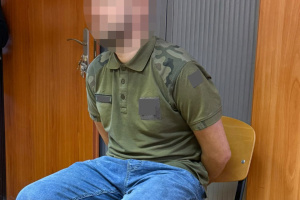 У Варшаві затримали підозрюваного в нападі з ножем на двох українців в автобусі