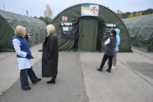 На місці зустрічі учасників місії з тимчасово окупованих Олешків розгорнули гуманітарний штаб