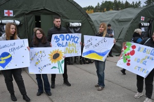 В Україну прибула гуманітарна місія з Олешків