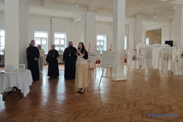 У Тернополі відкрили виставку «Розпізнати. Реагувати» про захист дітей від насильства