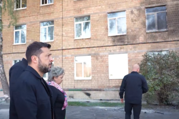 Зеленський відвідав столичну школу, в яку влучив російський дрон
