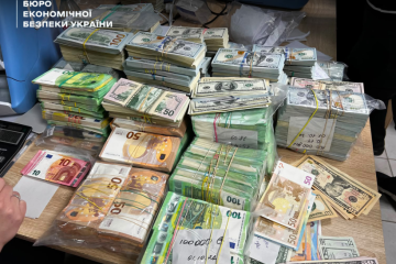 Ховали гроші навіть у тунелях: в Україні викрили тіньову мережу обмінників і вилучили рекордні 630 мільйонів