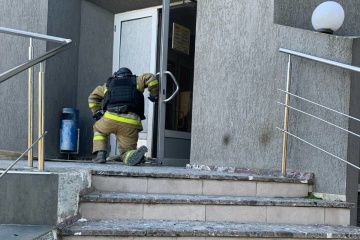 Військові РФ поцілили дроном у відділення Укрпошти в Миколаєві, постраждав перехожий