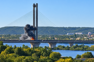 Параліч мостів Києва: 4 удар по Південному | €2,9 млрд від ЄС | Шкільні протести | Погода на вихідні