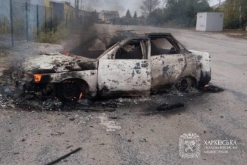 На Харківщині росіяни вдарили дроном по цивільному автомобілю, двоє поранених