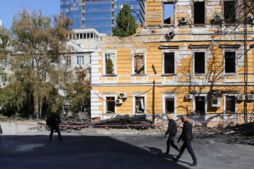 Зеленський і Мерц поспілкувалися з рятувальниками, які ліквідовували наслідки удару Росії по будівлі НАН