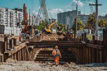 Метро на Виноградар: фахівці бетонують конструкції тунелю між «Варшавською» і «Мостицькою»