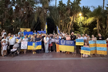 Українці в Малазі провели акцію на підтримку окупованих Олешок