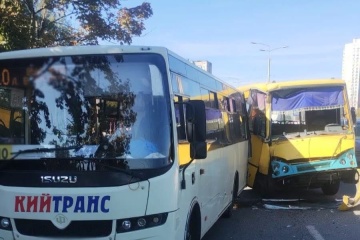 У Святошинському районі Києва зіткнулися маршрутки, серед постраждалих - дитина
