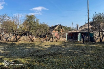 Удар РФ у Чугуєві зруйнував два будинки, з-під завалів врятували жінку
