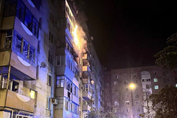 Російський дрон влучив у багатоповерхівку в Запоріжжі - є постраждалі, горять квартири