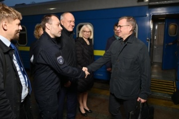 Le Premier ministre finlandais Orpo arrive à Kyiv