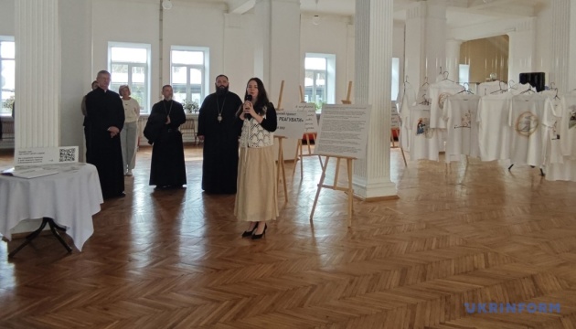 У Тернополі відкрили виставку «Розпізнати. Реагувати» про захист дітей від насильства