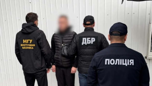 Понад $4 тисячі за службу в тилу: на Львівщині затримали командира підрозділу