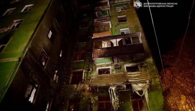 Dnipro'daki apartman binasına yapılan Rus saldırısında üç kişi yaralandı