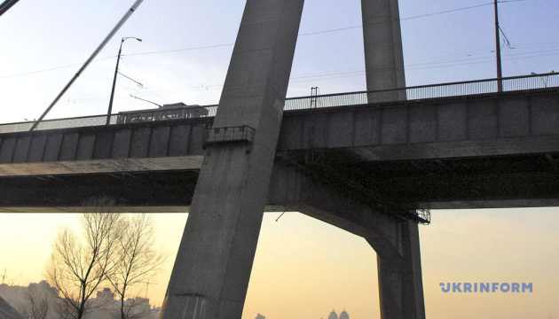 Zwei Verletzte bei russischem Angriff auf Nordbrücke in Kyjiw