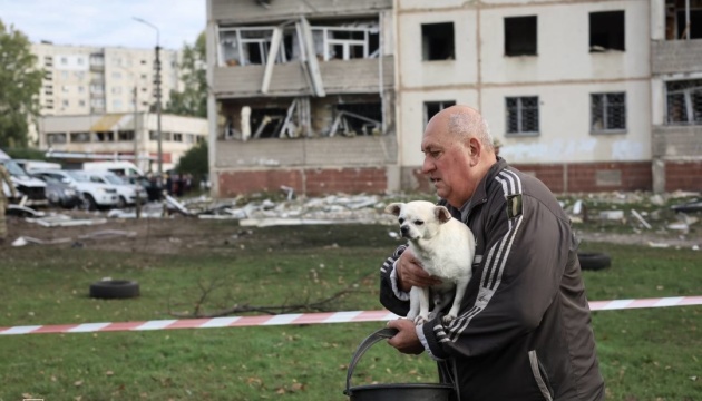Bombenangriff auf Sumy: Ein Todesopfer, 13 Verletzte, darunter ein Kind