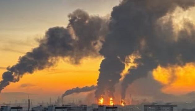 Україна вивела з ладу понад 51% нафтопереробних потужностей РФ - Міноборони