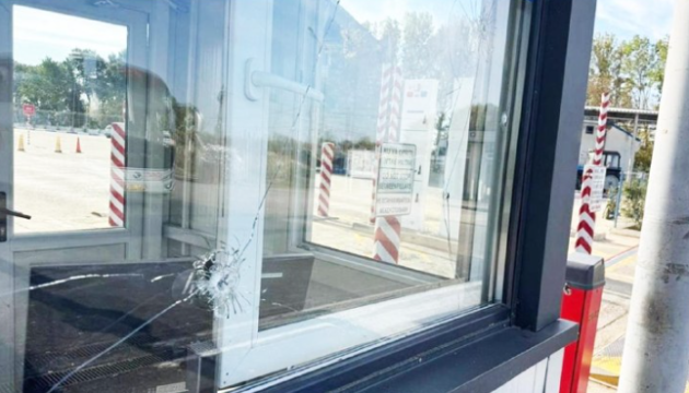 Un proyectil impacta contra un autobús en el paso fronterizo de Palanca, Moldavia, e hiere a un guardia fronterizo 