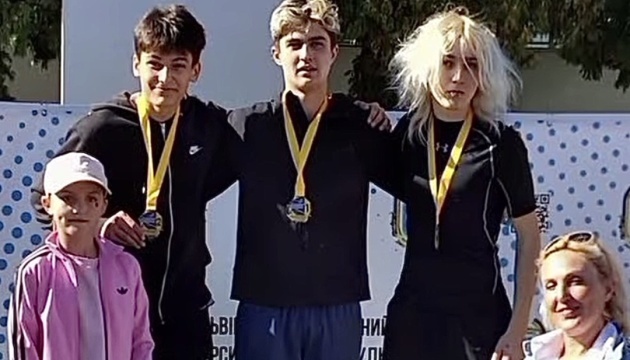 Омелян Герасимчук тричі побив світовий рекорд U13 у стрибках із жердиною