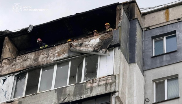  Russisches Militär greift Wohnhochhaus im Gebiet Zhytomyr mit Drohne an