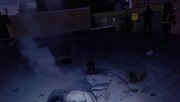 Extinguido un incendio en el distrito Obolonsky de Kyiv provocado por un ataque ruso 