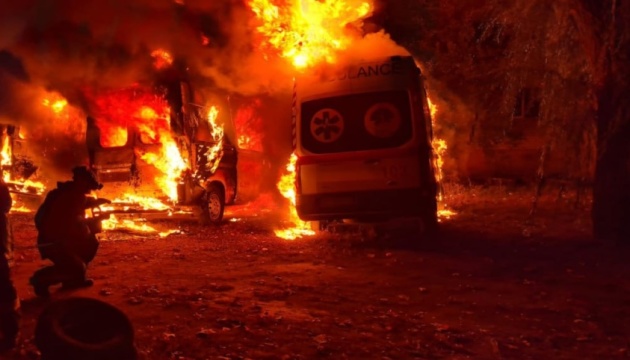 Росіяни вдарили по багатоповерхівці та авто «швидкої» у Краматорську - загинула жінка, четверо поранених