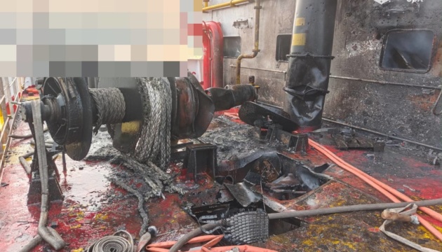 У Чорному морі ворог уразив ще одне цивільне судно - один загиблий, семеро постраждалих