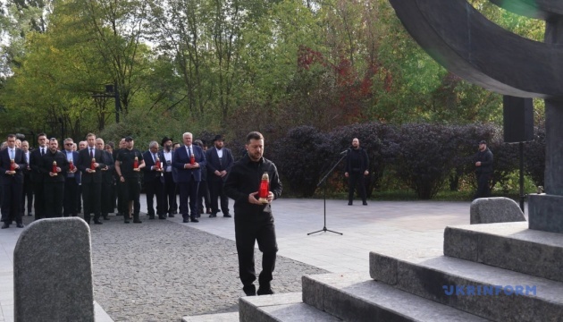 Зеленський вшанував пам'ять жертв масових розстрілів у Бабиному Яру