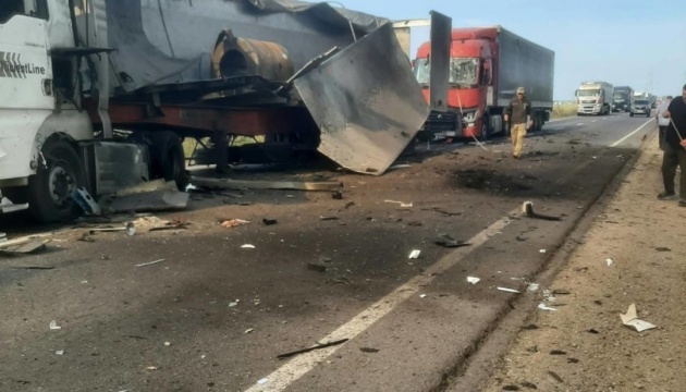 Russen attackieren mehrfach Autostraße im Gebiet Odessa: fünf Menschen verletzt, mehrere Autos beschädigt