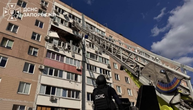Влучання у багатоповерхівку в Запоріжжі: постраждали п'ятеро людей, серед них п'ятирічна дитина