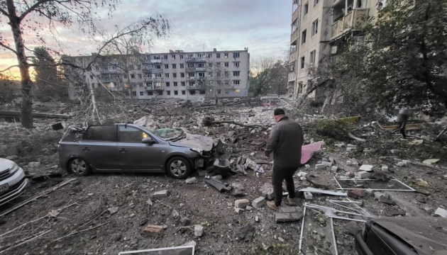 У Кременчуці внаслідок ракетної атаки пошкоджені багатоквартирні будинки