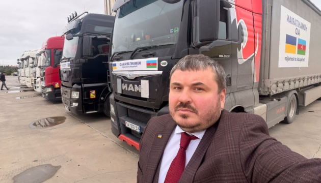 Азербайджан відправив десять вантажівок з енергообладнанням для України