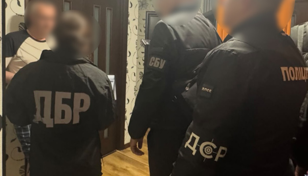 Майже ₴7 мільйонів збитків: поліція викрила схему продажу деревини «Лісів України»