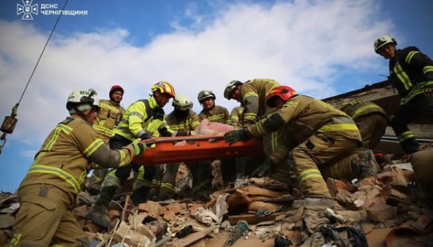 Le bilan de l'attaque de missiles russes contre un immeuble à Prylouky s’alourdit à 22 morts, dont cinq enfants