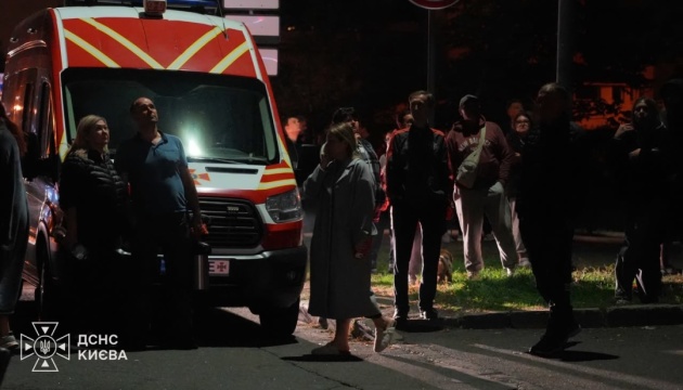 Удар дрона по багатоповерхівці в Києві: четверо постраждалих, двоє з них -  діти